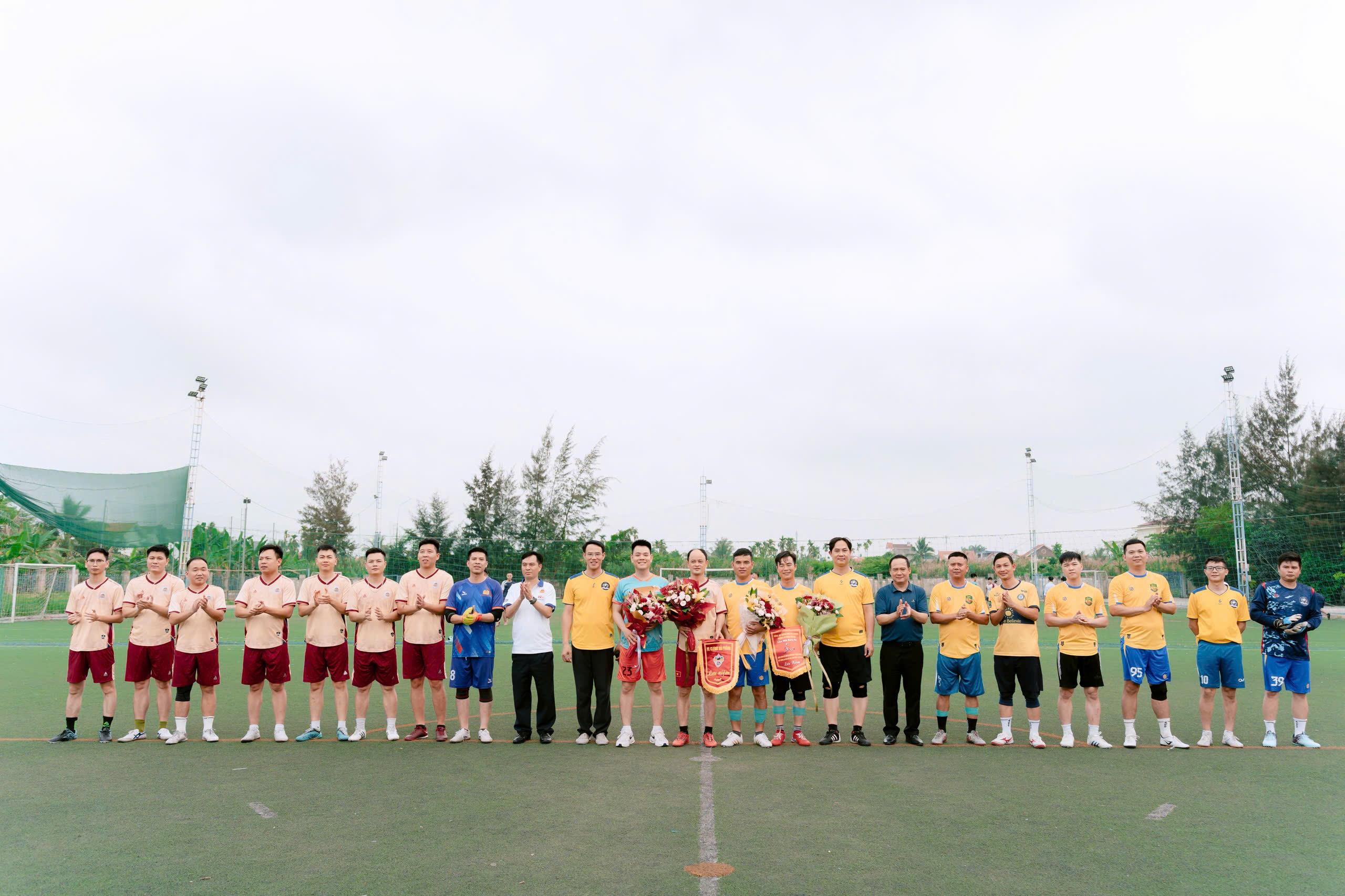 Giao hữu bóng đá chào mừng 80 năm Ngày truyền thống lực lượng An ninh nội địa